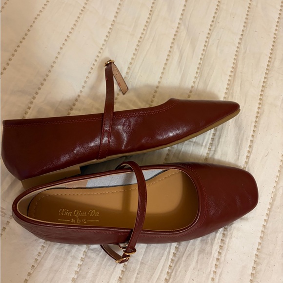 Elegant Burgundy Flats - Picture 7 of 9